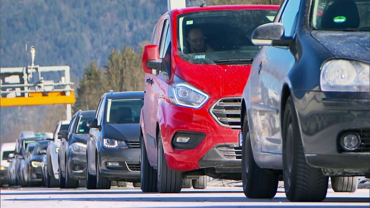 Bruselas reprende a los seis países que han blindado sus fronteras para frenar al coronavirus