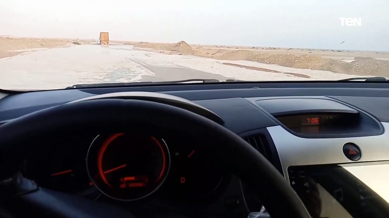 السيول تضرب طريق "الزعفرانة - العين السخنة"