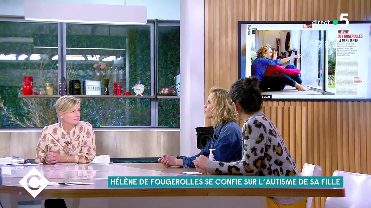 Hélène de Fougerolles invitée de "C à vous" (France 5) se livre sur sa fille Shana, atteinte d'autisme.
