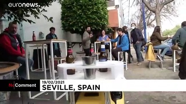 Robots used to pour and deliver beers in Seville bars during pandemic