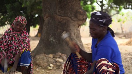 L’AFRIQUE AU FÉMININ – Reportage "Les Concasseuses" (Bénin)