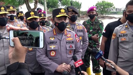 Kapolri Meninjau Lokasi Banjir di Pebayuran Kabupateng Bekasi