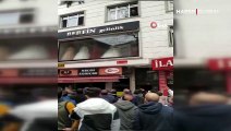 İstanbul'da korku dolu anlar! Küçük çocuğu aşağıya atarak kurtardılar