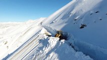 BİTLİS - Hizan'da karla mücadele çalışmaları sürüyor