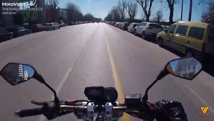 CLOSE CALL with two pedestrians - Yamaha Fz6 2021.02.19 — THESSALONIKI, GREECE