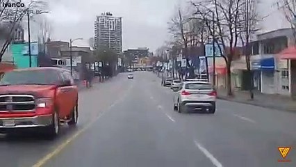 East Broadway - Car running red light 2021.02.21 — VANCOUVER, BC