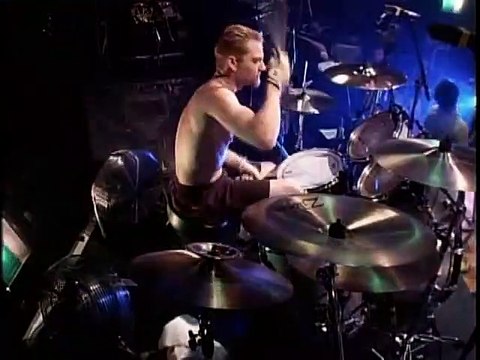 The Offspring chante Pretty Fly for a White Guy en live