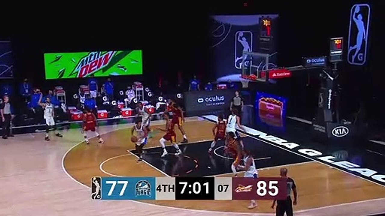 Mamadi Diakite throws it down!