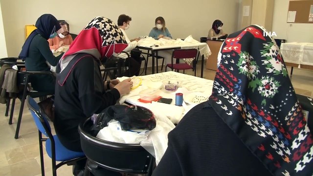 Geleneksel Sanatla Aile Ekonomisine Katkı Sağlıyorlar