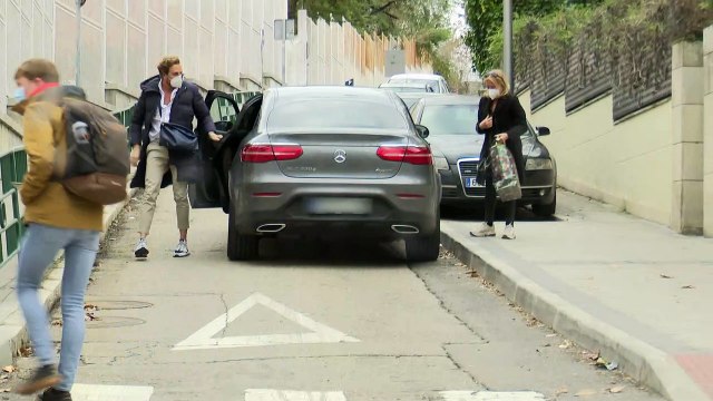 Mila Ximénez, arropada por Raúl Prieto y David Valldeperas en su momento más delicado