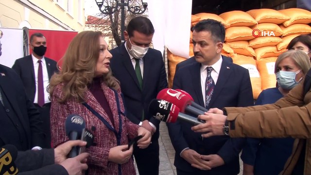 - Arnavutluk’ta selden zarar gören çiftçilerin imdadına TİKA yetişti- Tarım ve Orman Bakanı Pakdemirli, çiftçilere Türkiye’nin TİKA aracılığı ile gönderdiği 60 ton hayvan yemini teslim etti