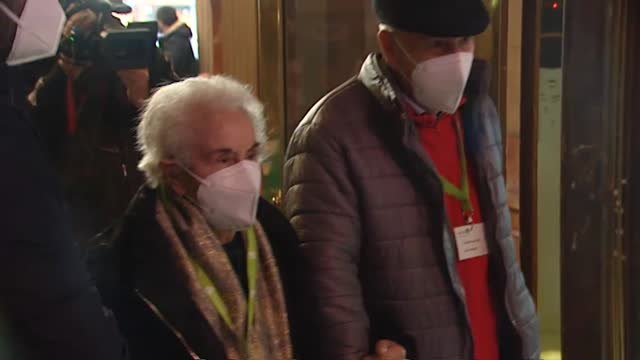 Más de 100 mayores vacunados acuden a una función de humor en el Teatro Gran Vía