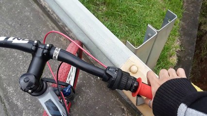 Young cyclist descends at maximum speed