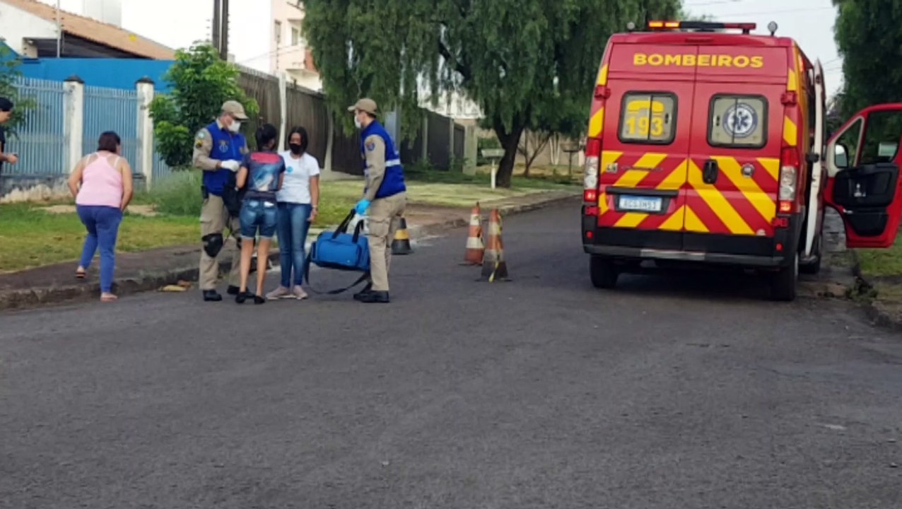 Mulher sofre queda com patinete elétrico na Rua Rio Negro, Região do Lago