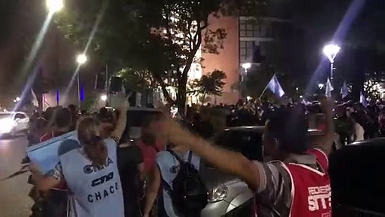 El Frente Gremial y Sindicatos se movilizaron esta noche para reclamar un aumento salarial