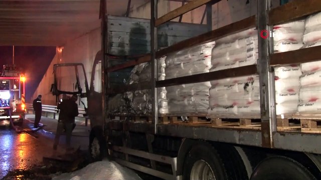 Kuzey Marmara Otoyolunda kimyasal yüklü kamyon alev alev yandı