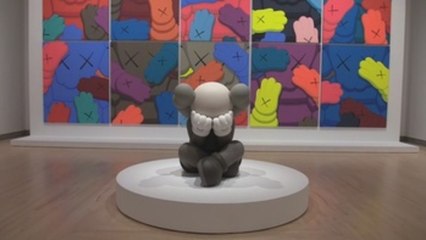 El Brooklyn Museum apuesta por el arte popular de KAWS en una amplia muestra
