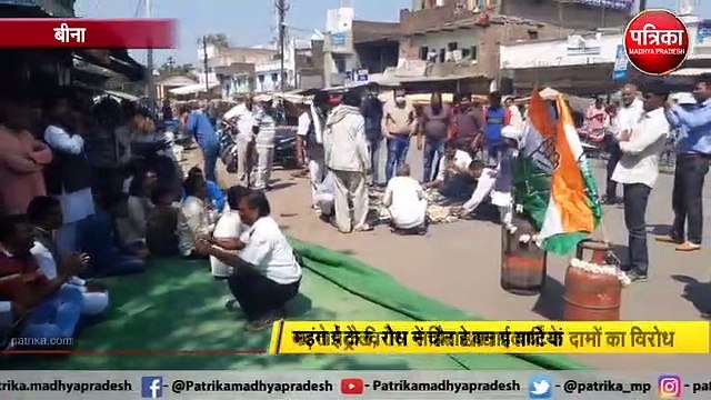 महंगाई के विरोध में congress ने चौराहे बनाई बाटियां