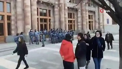 Paşinyan destekçileri meydanlara indi