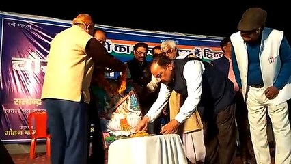 नन्द कुमार मिश्रा ने मालार्पण व दीप प्रज्वलन कर के कार्यक्रम की शुरआत की