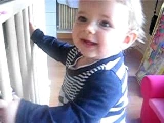 Loane marche à coté du parc