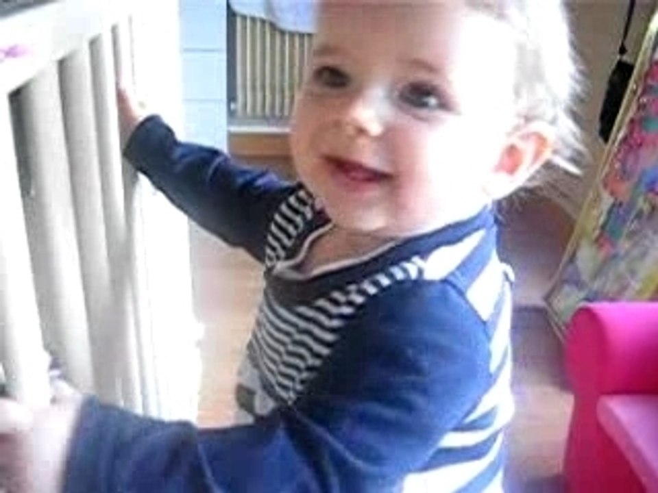 Loane marche à coté du parc