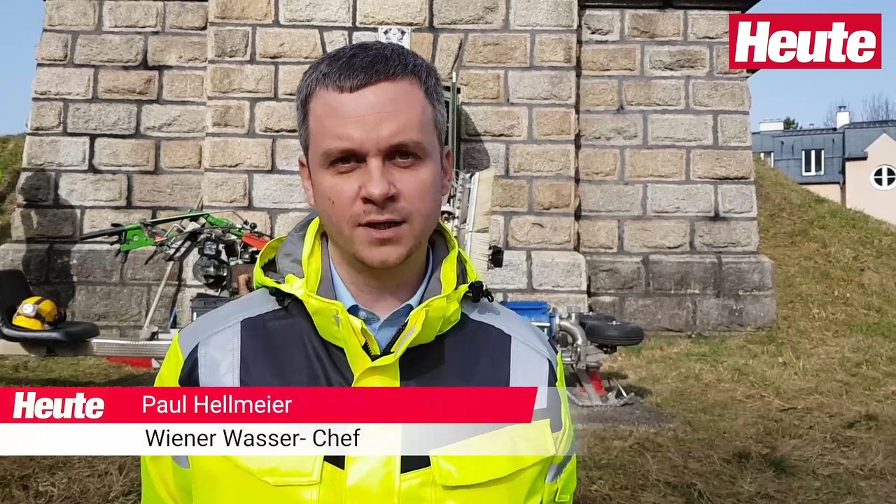 Hier schaut Wiens Umweltstadtrat in die Röhre