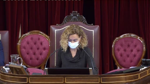 Diputados de la ultraderecha gritan que se besen, que se besen tras el apoyo del PP al nuevo Consejo de RTVE