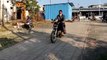पेट्रोल की बढ़ती कीमतों से परेशान विधुतकर्मी ने बना डाली जुगाड़ बाइक, 7 रुपये में चलती है 35 किमी