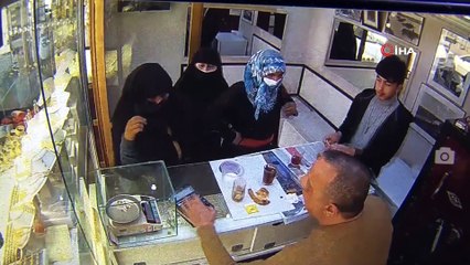 Küpe bozdurma bahanesiyle kuyumcuya girdiler, 80 bin lira değerinde 30’un üzerinde altın bilekliği böyle çaldılar