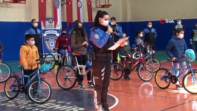 'Esenyurt Güvenli Şehir' projesi kapsamında çocuklara bisikletle güvenli sürüş eğitimi verildi
