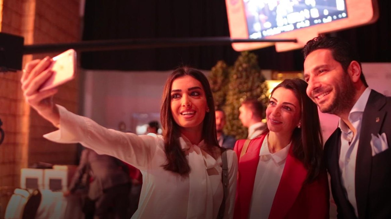 Dubai Post Takes a Selfie