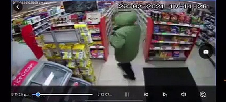 Shop assistant tackles knife wiedling raider with baseball bat