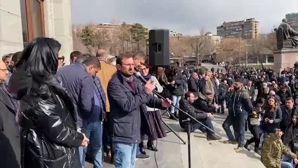 Regierungschef Paschinjan lehnt Rücktritt ab: "Das ist ein Putschversuch"