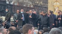Pashinián denuncia intento de golpe militar tras exigir Ejército su dimisión
