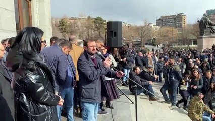 Αρμενία: Απόπειρα πραξικοπήματος καταγγέλει ο Πασινιάν - Δυναμώνουν οι φωνές για την παραίτησή του