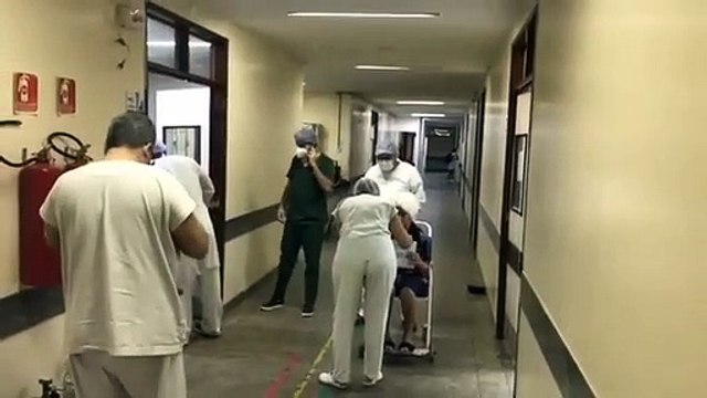 Vencedores: casal de idosos vencem a covid-19 e deixam a unidade juntos