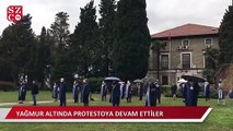 Boğaziçili akademisyenler yağmur altında protestoya devam etti