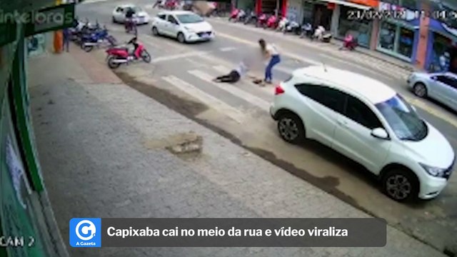 Capixaba cai no meio da rua e vídeo viraliza