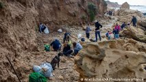 Israel: Freiwillige kämpfen gegen die Ölpest