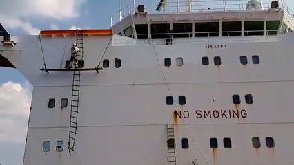 komando edası ile 25 metre yükseklikte çalışan gemiciler