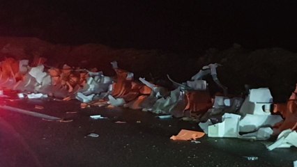 승용차가 플라스틱 방호벽 들이받아...운전자 경상 / YTN