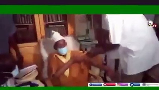 Medina Baye: Le khalif général , Cheikh Mahi Ibrahima Niass, vient de se faire vacciner contre la covid_19