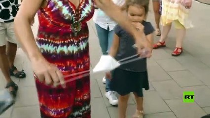 متظاهرون يحرقون أقنعة الوجه وسط العاصمة البلغارية