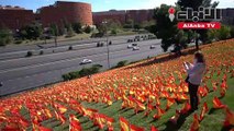 غرس آلاف الأعلام الإسبانية في متنزه بمدريد تكريما لضحايا كورونا