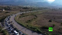 تصوير جوي يظهر طابور السيارات بطول عشرين كيلومترا عند الحدود اليونانية بسبب كورونا