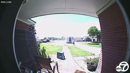 شاب يتجاهل نداء استغاثة رجل مسن ساعدني أرجوك