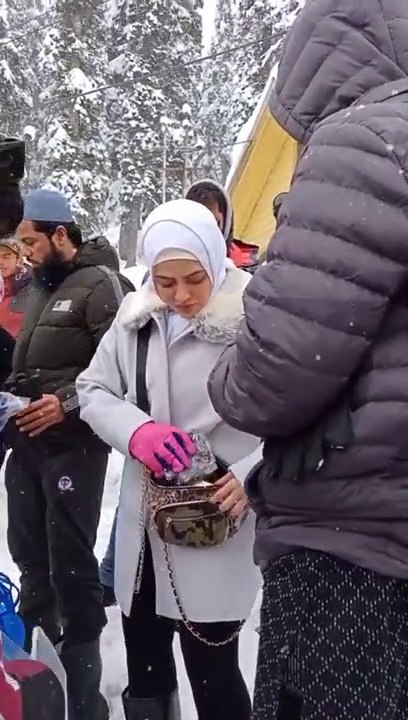 Sana Khan and Mufti Anas in Gulmarg Kashmir ❤️ Sana Khan enjoying snow and shopping from locals