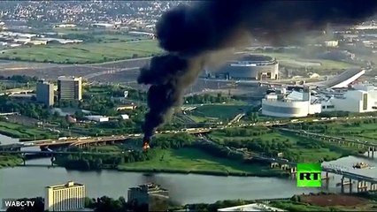 انقلاب شاحنة واندلاع حريق فيها وسط طريق سريع فينيوجيرسي