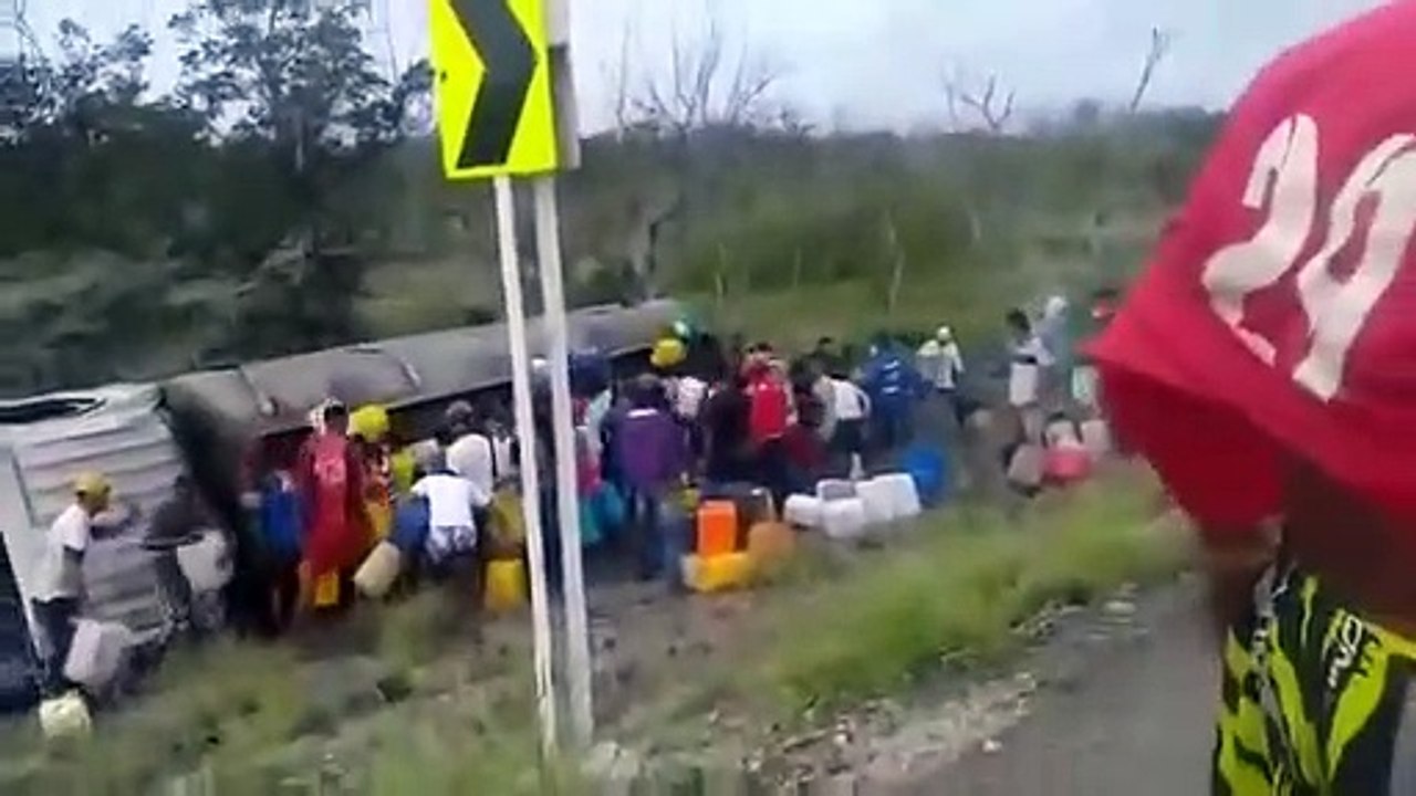 Explosión de camión cisterna con combustible mientras era saqueado en Tasajera Magdalena